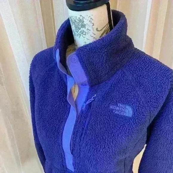 Cozy THE NORTH FACE Jacket - Gorgeous vibrant Purple Color - Picture 9 of 12